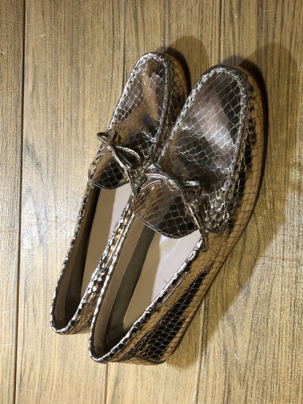 Ali Macgraw women gold shiny snake print, 9.5